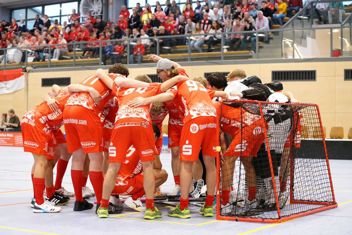 Mit geschlossener Teamleistung ins neue Jahr: Kauferings Bundesligafloorballer spielen am Sonntag in Leipzig, tags darauf steigt das bayerische Derby daheim. (Foto: Finkenzeller)