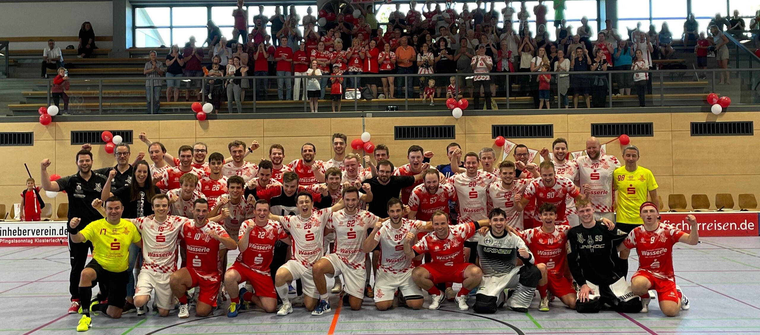 Großes Wiedersehen: Beim Allstar-Spiel zum 20. Jubiläum der Kauferinger Floorball kehrten neben aktuellen auch viele ehemalige Gesichter aufs Spielfeld zurück. (Foto: Red Hocks)